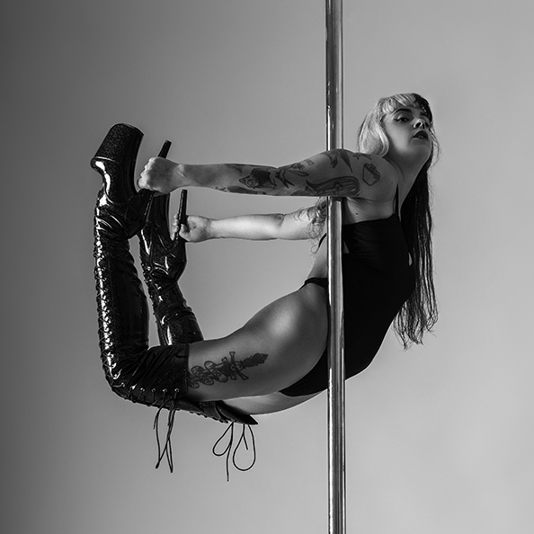 pole dance teacher kika on pole at london dance academy, clerkenwell